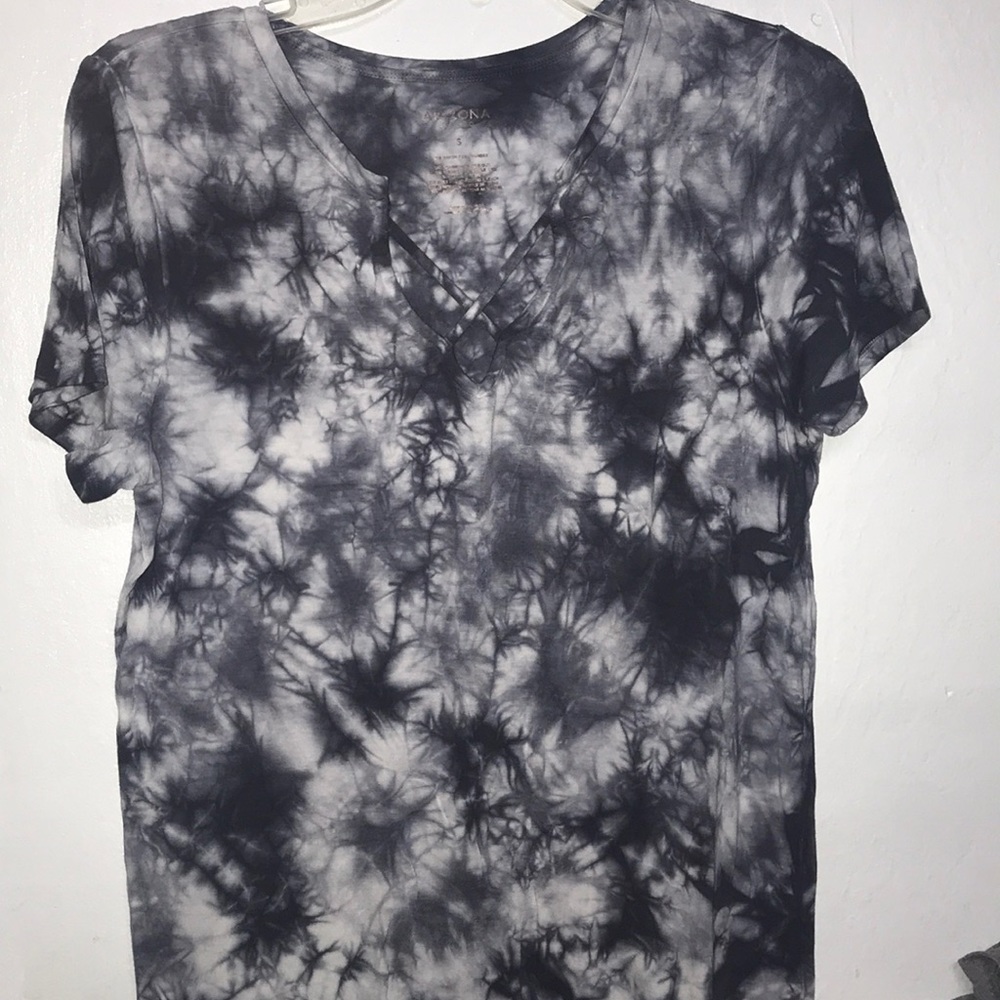 gray and white tie dye cross neck tee